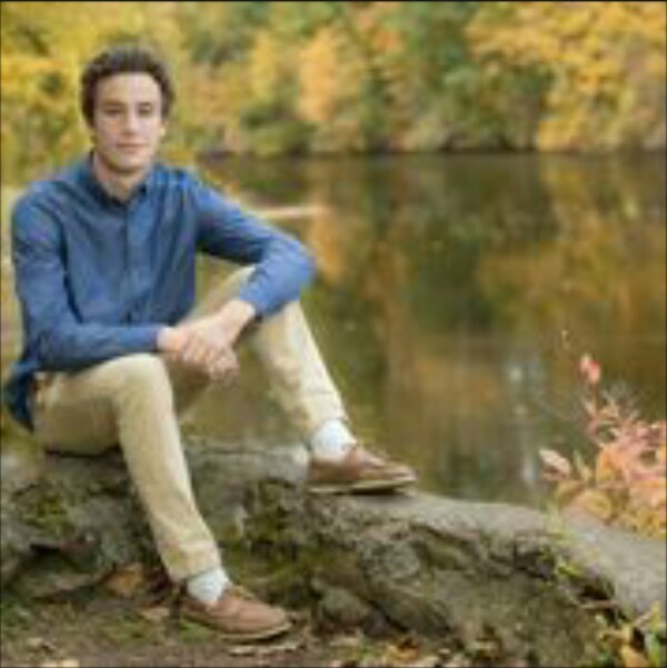 How To Hire A Lansing Senior Photographer